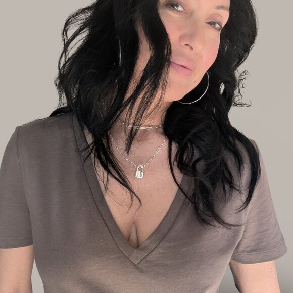 Zara Short Sleeve Vneck Olive Green Tee - Small - Picture 2 of 9